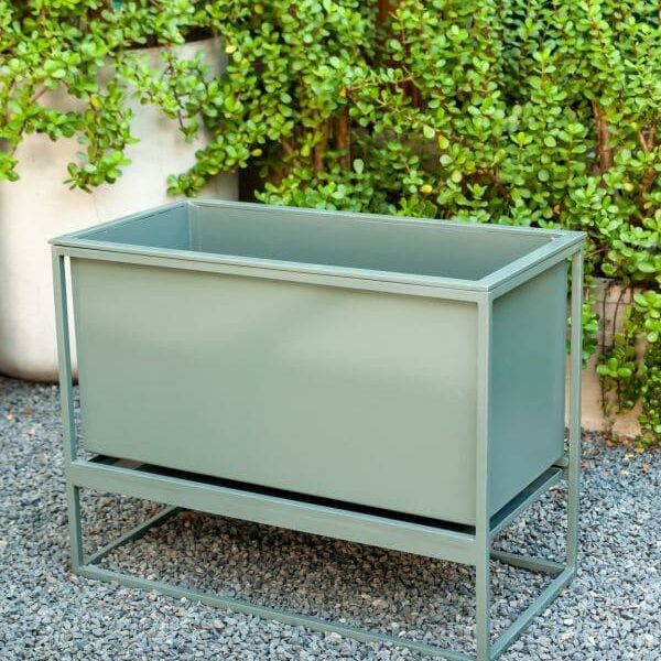 Standing rectangle planter